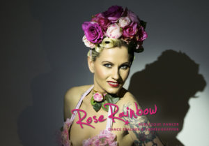 Rose Rainbow Burlesque Tänzerin Burlesque Show buchen