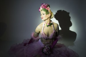 Rose Rainbow Burlesque Tänzerin Burlesque Show buchen